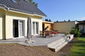 Wir werfen nun einen blick auf die terrasse am haus. Garten Terrasse Anlegen Alle Kosten Fotos Infos Zum Terrassenbau Hausbau Blog