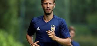 İlk futbola marmaris belediyespor altyapısında başlayan salih uçan 2008 yılında buca spor altyapısına transfer olmuş 2010 senesinde ise profesyonel futbol salih uçan aslen muğla marmaris'lidir. Empoli Salih Ucan I Istiyor Aspor