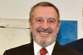 Coronavirus: quién es Manuel Limeres, el farmacéutico que autoriza el uso  de las vacunas en el país