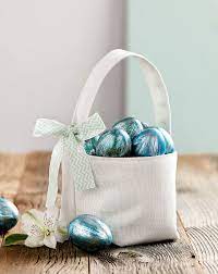Zu ostern erwacht die natur aus dem winterschlaf und wird zum bunten blühenden das osterfest läutet den frühling ein und neben aufblühenden knospen sind besonders die bunten ostereier farbige tupfen an den sträuchern. Ostern Ideen Und Inspirationen Von Burda Style