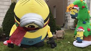 Having a front yard means you get extra space for halloween decorating and there are lots of ideas that you can make sometimes a simple white ghost can do wonders for front yard decorations. 10 Funny Minion Christmas Inflatables To Spice Up Your Home Decoration Red Hot Bargain