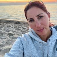 Ashley Munson's Instagram, Twitter & Facebook