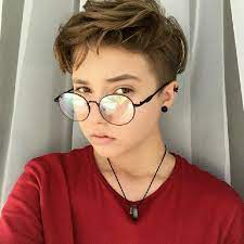 Pin By Angela Meloni On Yan Kristina Androgynous Hair Short Hair Images Haircuts Straight Hair