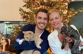 Ο μιχάλης χατζηγιάννης και η ζέτα μακρυπούλια είναι ένα από τα πιο αγαπημένα αλλά και διακριτικά ζευγάρια της ελληνικής showbiz. Qnox367 8ssv0m