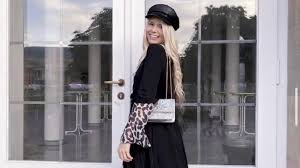 Uniknya lagi, bissel sekilas memiliki wajah mirip mantan istrinya tersebut. Manuel Neuer Girlfriend Anika Bissel