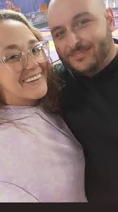 Can someone make a small profile picture with photo and phone number?