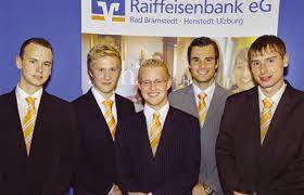 Der vorstand ist dem aufsichtsrat und den mitgliedern der bank zur rechenschaft verpflichtet. Funf Junge Manner Werden Raiffeisenbanker Raiffeisenbank Eg