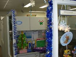 It's fun and easy to pull out the christmas decorations, festivities, food, and drink and put a summer spin on all of it. 40 Office Christmas Decorating Ideas All About Christmas