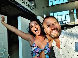 A hetekben azonban napvilágot látott az a pletyka, hogy robit eltiltották anditól a műsor után. Toth Andi Andee Photos Facebook