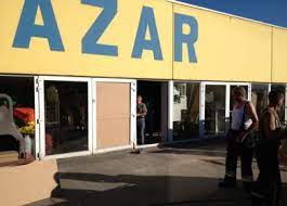 In gullegem, harelbeke, hulste, lovendegem, tielt en voortaan ook via. Bestelwagen Rijdt Etalage Supra Bazar Binnen Tielt Het Nieuwsblad Mobile