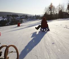 „schlittenfahren zeichnet sich durch seine kürze aus. Rodeln Schlittenfahren In Winterberg Winterberg Im Sauerland