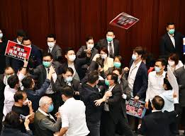 李慧琼 ， sbs ， jp （ 1974年 3月13號 —）係 香港立法會 議員（第四屆： 九龍西選區 ；第五屆至今： 區議會（第二）功能界別 ）， 九龍城區議會 議員， 民建聯 主席，鄉下係 廣東 南海 。. å…§æœƒæ™šä¸Š6æ™‚çµæŸæœƒè­°æŽæ…§ç¼ å°Šé‡ç«‹æ³•æœƒæ³•å¾‹æ„è¦‹ é ­æ¢æ—¥å ±