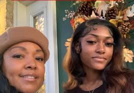 Klay Thompson and the Warriors sent a care package to Deborah Wright. She's  dying from cancer. ❤️❤️❤️