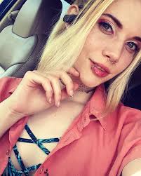 Ariel Rienstra (@moshxman) • Instagram photos and videos