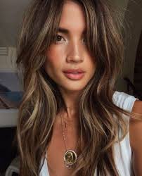 Coupe cheveux longs degrades avec frange. Ces Coupes Tendance Faciles A Entretenir Quand On Ne Va Pas Souvent Chez Le Coiffeur Biba Magazine