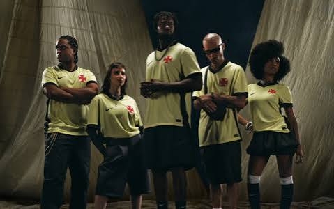 Vasco lan&ccedil;a nova camisa III; veja fotos e entenda significado