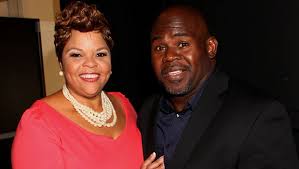 Tamela performs at a major concert in kansas against the wishes of david and the rest of the family, who insist that she needs surgery to fix her injured knee. Tamela Mann S Weight Loss Has Husband David Mann Trying To Cop A Feel Hollywood Life