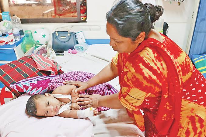 দেশে হামের প্রাদুর্ভাব, মার্চে ২১ শিশুর মৃত্যু, টিকায় ঘাটতি নিয়ে প্রশ্ন |  প্রথম আলো