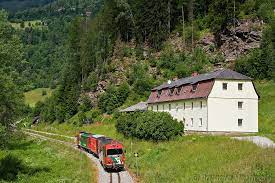 The murtalbahn, from unzmarkt to mautendorf, is the longest and probably the most scenic, of the narrow gauge lines operated by the steirmarkische landesbahnen (stmlb), the styrian regional government's organisation for operating railways within and around the state. Murtalbahn Uno Dei Ormai Pochi Treni Ordinari Fra Murau E Flickr