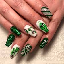 The snowflakes are simply painted white with a bold red for the nail's base. Dark Green Nails Ideas To Consider For 2020 Stylish Belles
