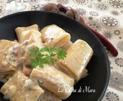 Pasta Cremosa Con Pancetta Formaggi E Noci Ricetta Veloce E Gustosa