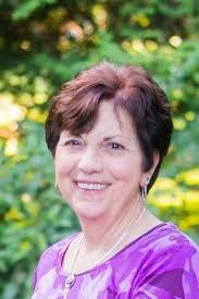 Elaine Brooks's Instagram, Twitter & Facebook