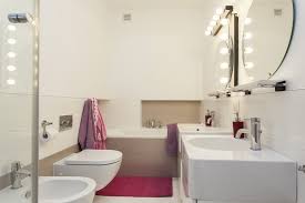 I consigli per arredare attraverso svariate soluzioni arredo, un ambiente moderno e confortevole, con una punta di. Ristrutturazione Bagno Come Disporre I Sanitari Rifare Casa