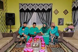 Tonton anugerah meletop era 2018 secara live! Photoshoot Family Raya Meletop 2019 Orang Kampong Style Facebook