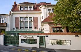 Ăsta e un exemplu elocvent de casă cu spații exterioare ideale pentru petrecerea timpului liber. Veranda Casa FrumoasÄƒ O Bijuterie Art Deco In Centrul BucureÈ™tiului Unde Te Trimitem La CinÄƒ