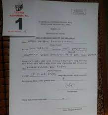 Di luar ruangan itu ada nama nya ruang tunggu. Warga Emas Mengundi Kali Ke 14