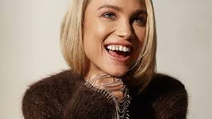 Rose Bertram over moeilijke jeugd: 'Mijn vader en moeder waren  drugsverslaafd'