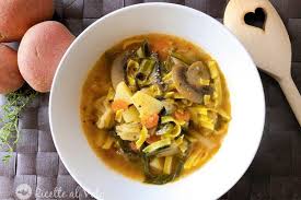 Scopri consigli, ingredienti, tempi e modalità di preparazione delle nostre gustosissime ricette zuppe, minestre e vellutate. Zuppa Di Verdure Con Pasta Ricette Al Volo