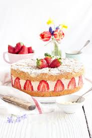 Erdbeer Sahne Torte Zu Muttertag Maras Wunderland Rezept Erdbeer Sahne Torte Dessert Rezepte Einfach Dessert Rezepte