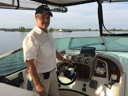 Maneuvering With Twin Stern Drives Better Boat Handling With Craig Hamilton Power Boating Magazine
