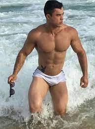 Pin De Robert Carvalho Em Boys Homens Dia De Praia De Praia