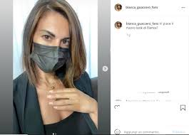 Taglio medio con frangia e colore più chiaro. Bianca Guaccero Cambia Look I Nuovi Capelli Della Conduttrice Meteoweek