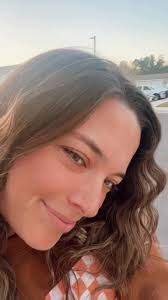 Lindsay Benton (@lindsaytheloangirl)