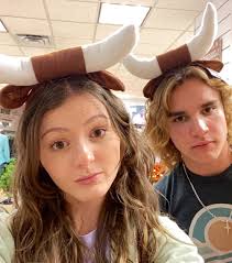 Brianna Bennett (@briibenn) • Instagram photos and videos