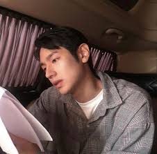 오징어 게임&#39; 네모가면남 이정준, 팬심 저격 미소…댕댕미 넘쳐