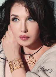 It's a division of titan company. Palace Costes 46 Isabelle Adjani Belles Actrices Actrice