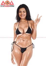 Honey Rose in bikini , sexy cleavage and naval : latest collection 2022