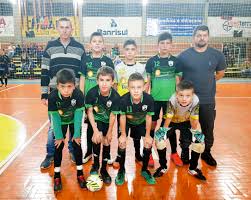Ženska futsal reprezentanca je odigrala še drugo pripravljalno tekmo proti bosni in hercegovini in še številna ligaška tekmovanja sklepajo svojo sezono. Gurizada Entra Em Campo Hoje Pela Semifinal Da Copa Regional De Futsal Ernestina Prefeitura Municipal