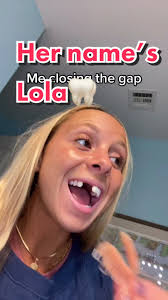 Meet Lola: The Comedy Queen with Dentures!