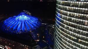 Potsdamer platz, pulsating since the 1920s, was almost completely destroyed in the second world war, divided after the construction of the berlin wall (with video). Berlin Sony Center Wird Erneut Verkauft