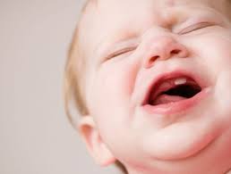 Mais certains bébés naissent avec une ou deux dents dès le départ (bien qu'assez rare), et d'autres doivent attendre d'avoir un an pour. Poussees Dentaires Remedes Naturels Pour Soulager Une Poussee Dentaire Doctissimo