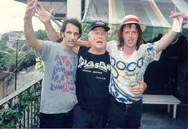 Enrique chalar, más conocido con su seudónimo pil o pil trafa, ícono del punk argentino desde los tempranos años `80 a partir de su labor como cantante, compositor y líder de la legendaria banda los violadores, falleció a los 62 años a raíz de un paro cardiorrespiratorio en lima (perú), donde residía desde hacía varios años con su … Piltrafa Pil Traffa Twitter