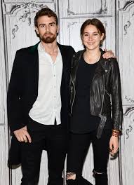 Woodley was reported to have been in a relationship with nfl quarterback aaron rodgers since 2020.61 in february ^ shailene woodley, boyfriend ben volavola make red carpet debut. Shailene Woodley S Dating History Aaron Rodgers More In 2021 Shailene Woodley Shailene Woodley
