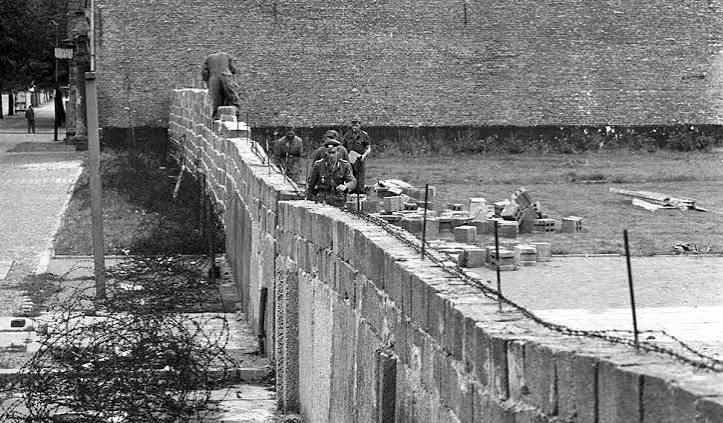 History of the Berlin Wall: From Its Construction to Its Destruction | TheCollector