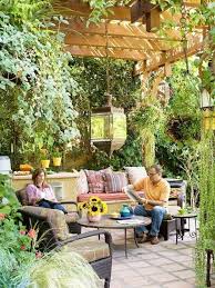 25 Ideen Fur Sonnenschutz Im Garten Pergola Sonnensegel Oder Vordach Gartengestaltung Gartenecke Marokkanischer Garten