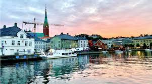 The university of oslo participated with 25 events on board the veteran ship ms sunnhordland, on topics ranging from climate and urban planning to loneliness and dental health. Arendalsuka 2021 Exportchancen Im Mittelpunkt Der Prasentation Von Innovation Norway Businessportal Norwegen